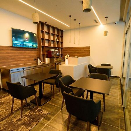 Hotel Zeneli Vlorë מראה חיצוני תמונה