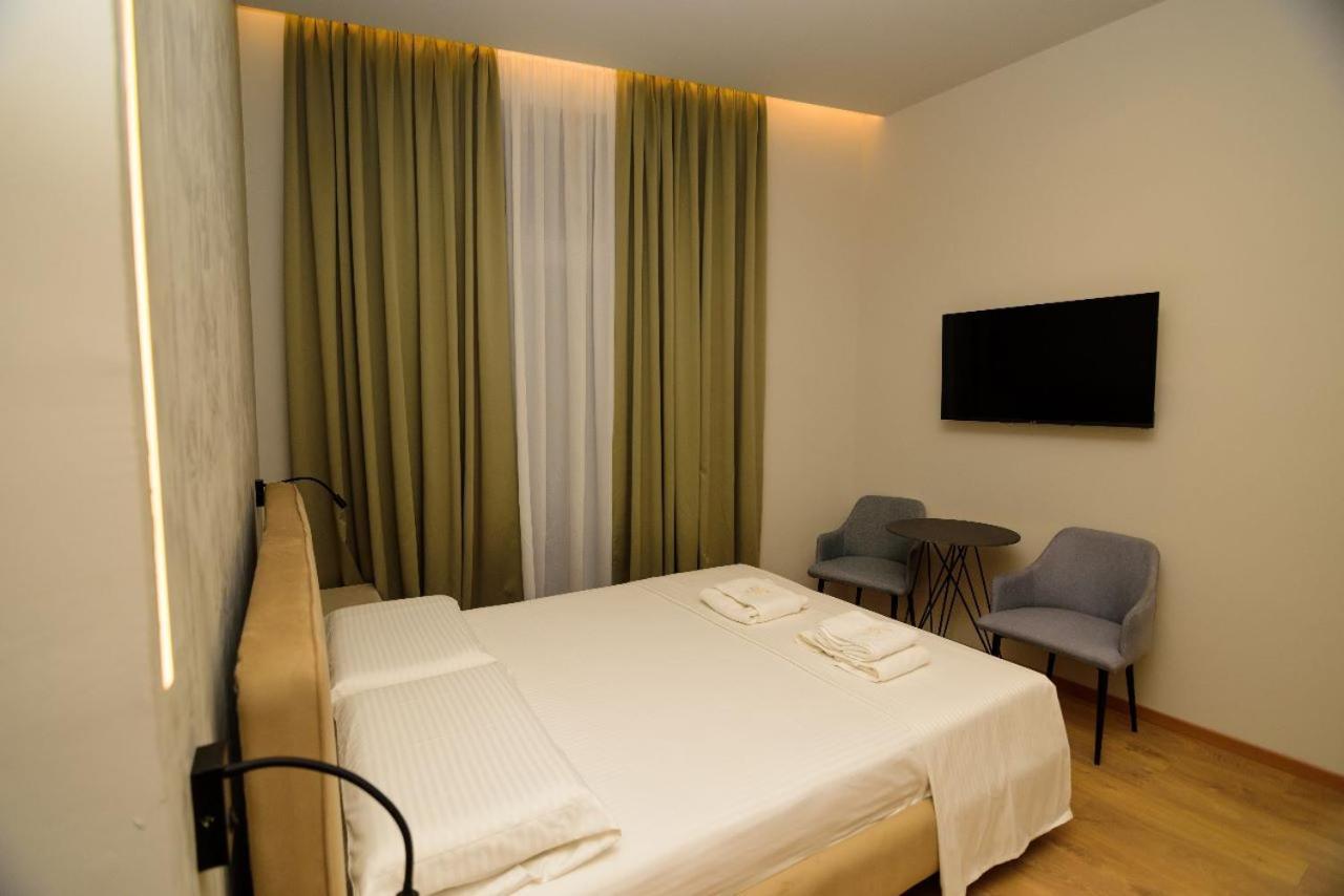 Hotel Zeneli Vlorë מראה חיצוני תמונה