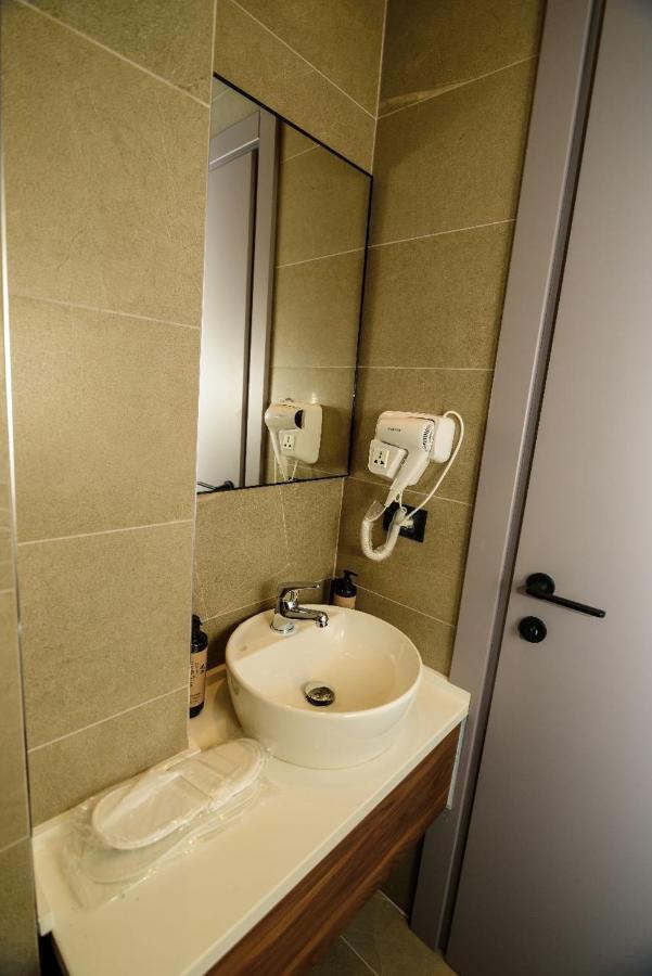 Hotel Zeneli Vlorë מראה חיצוני תמונה