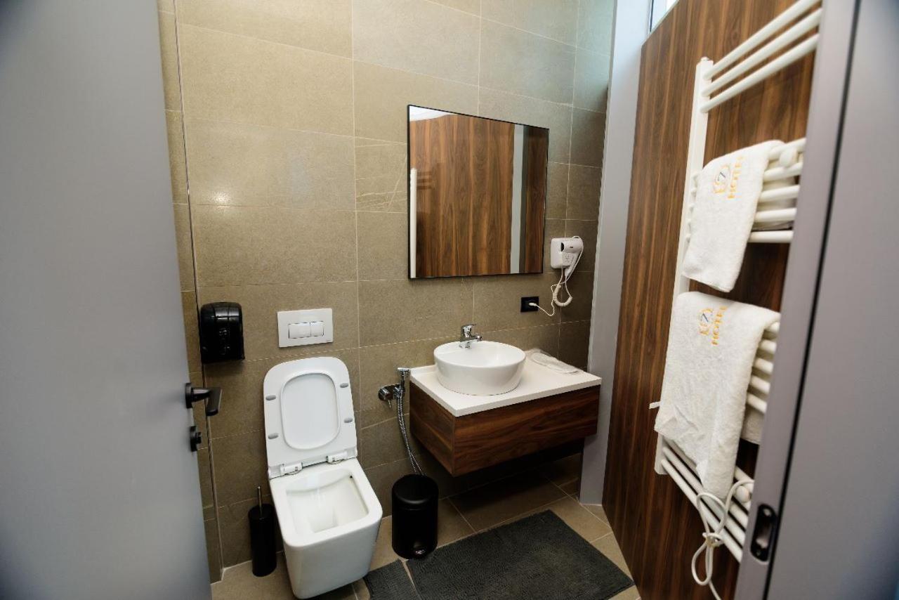 Hotel Zeneli Vlorë מראה חיצוני תמונה