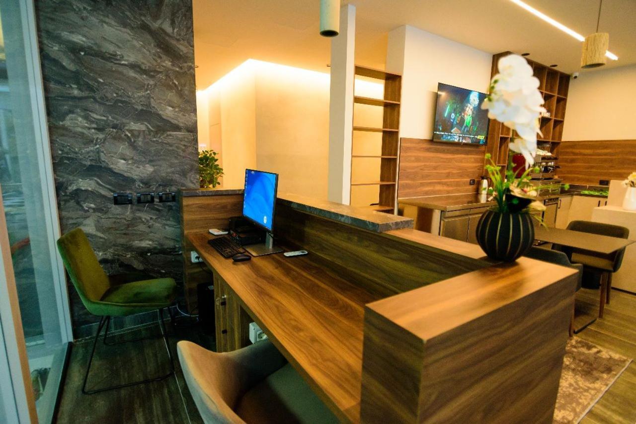 Hotel Zeneli Vlorë מראה חיצוני תמונה