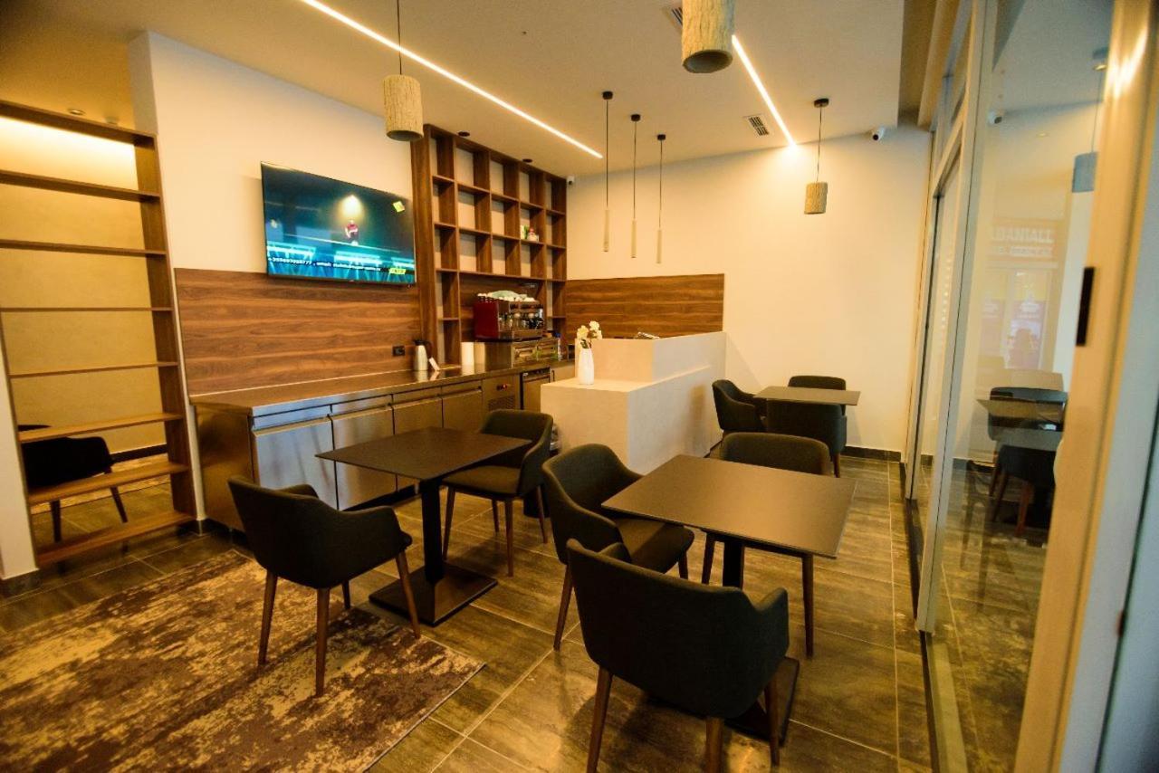 Hotel Zeneli Vlorë מראה חיצוני תמונה