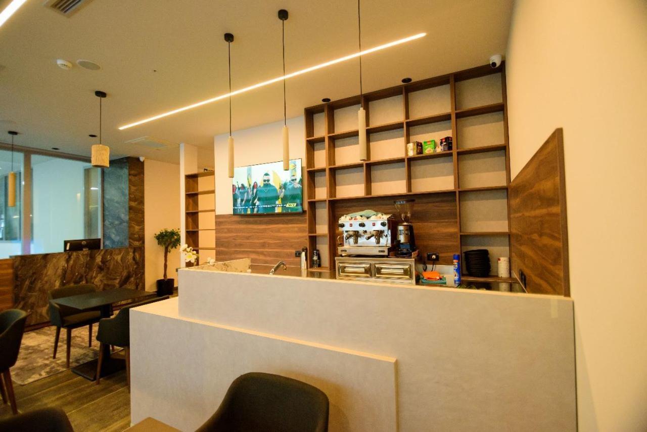 Hotel Zeneli Vlorë מראה חיצוני תמונה